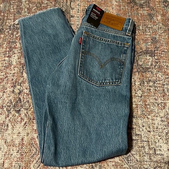 NWT Levi’s long bottom Wedgie Icon jeans in size 24 - Picture 2 of 6